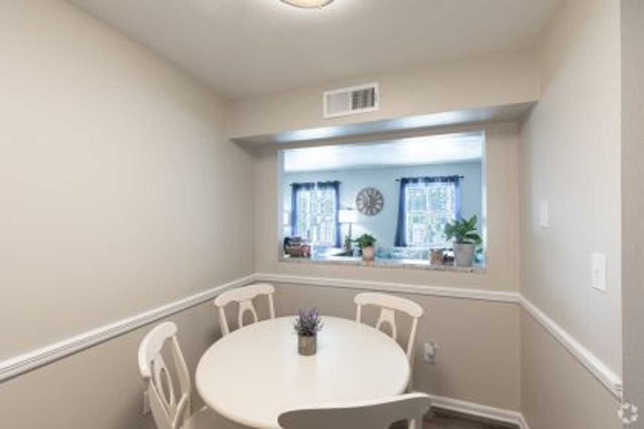510 Yorkshire St - Photo 2 of 25