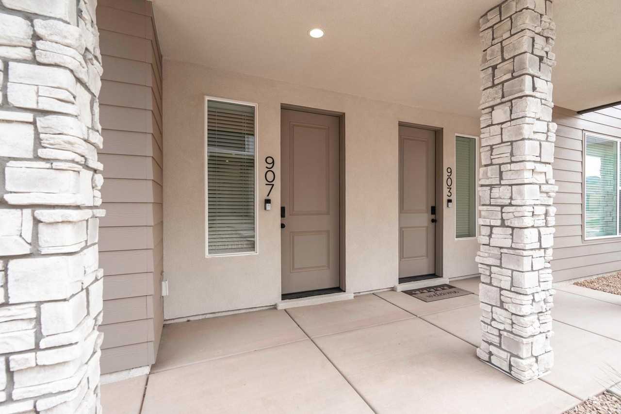 907 W Bright Ridge Cv - Photo 2 of 50