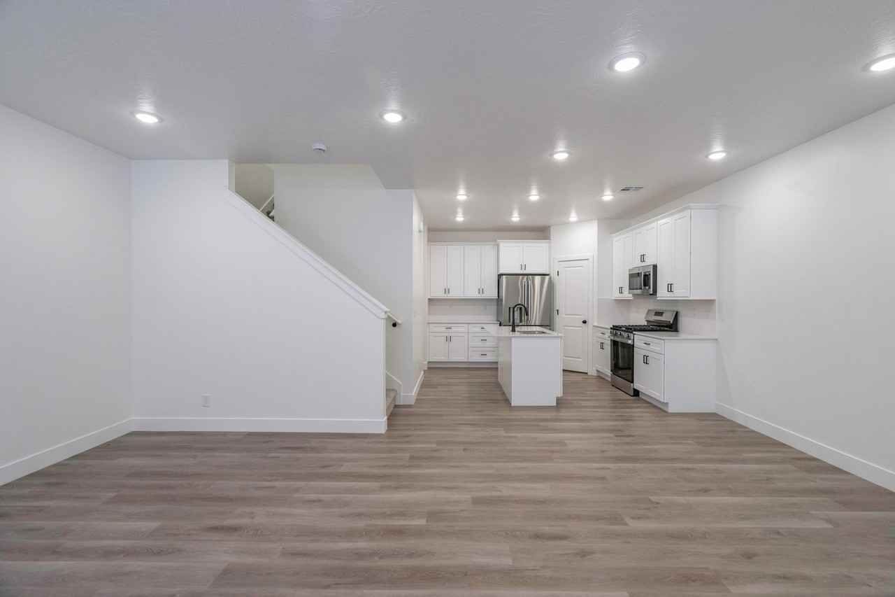 907 W Bright Ridge Cv - Photo 3 of 50