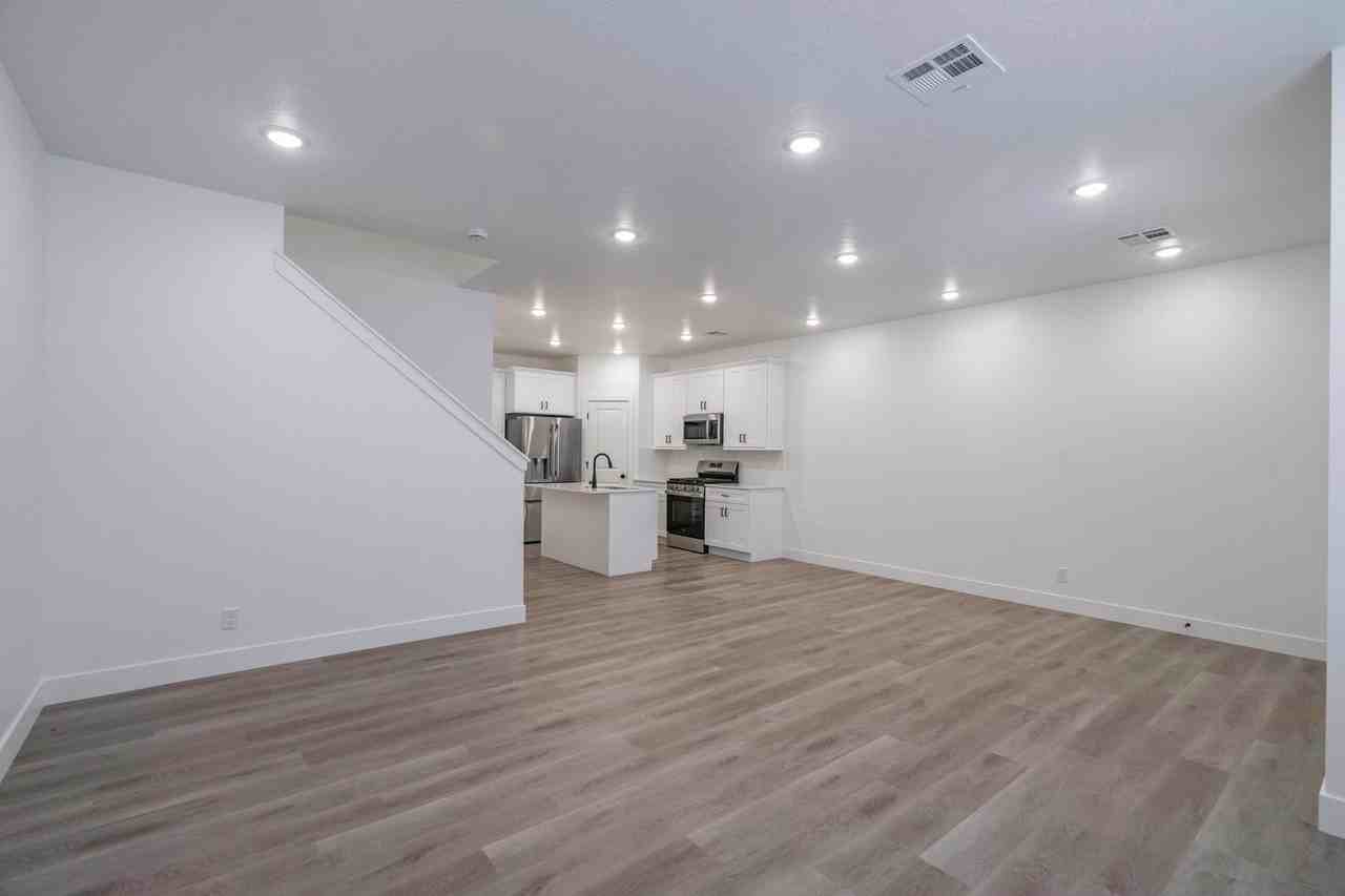 907 W Bright Ridge Cv - Photo 4 of 50