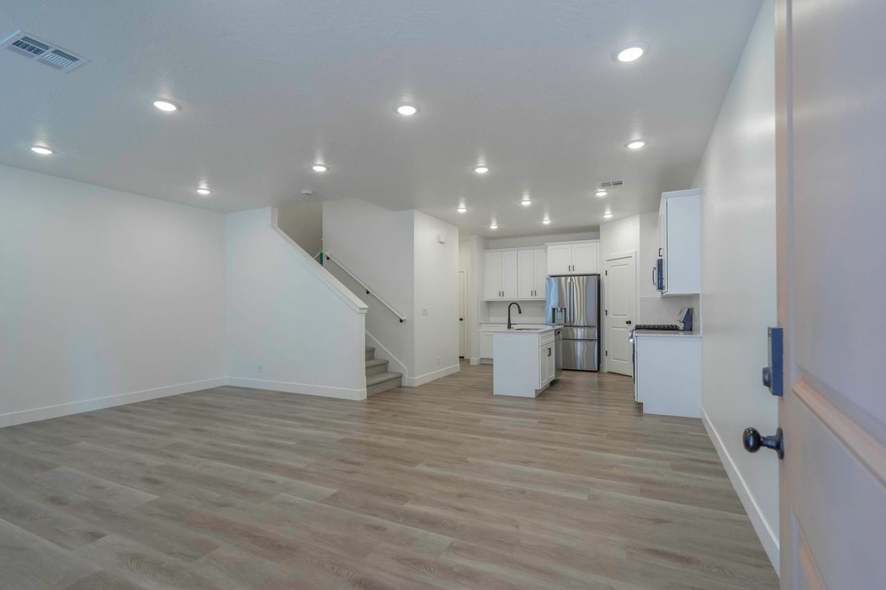 907 W Bright Ridge Cv - Photo 6 of 50