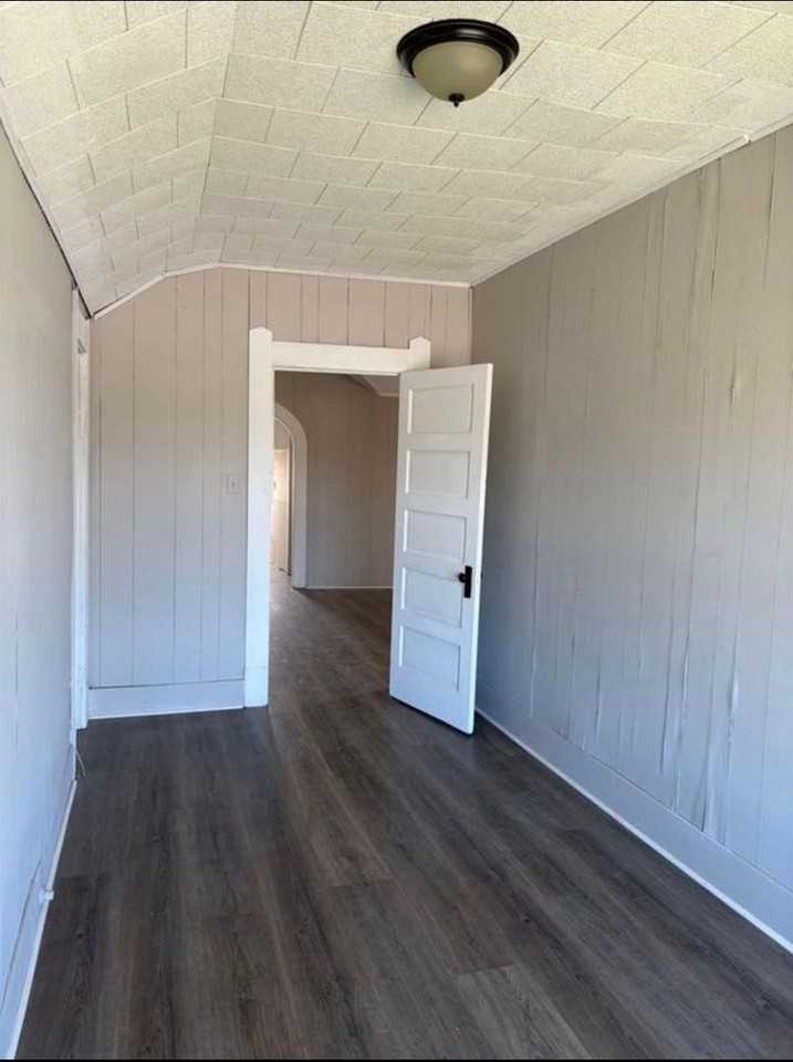 931 9th Ave - Photo 3 of 21