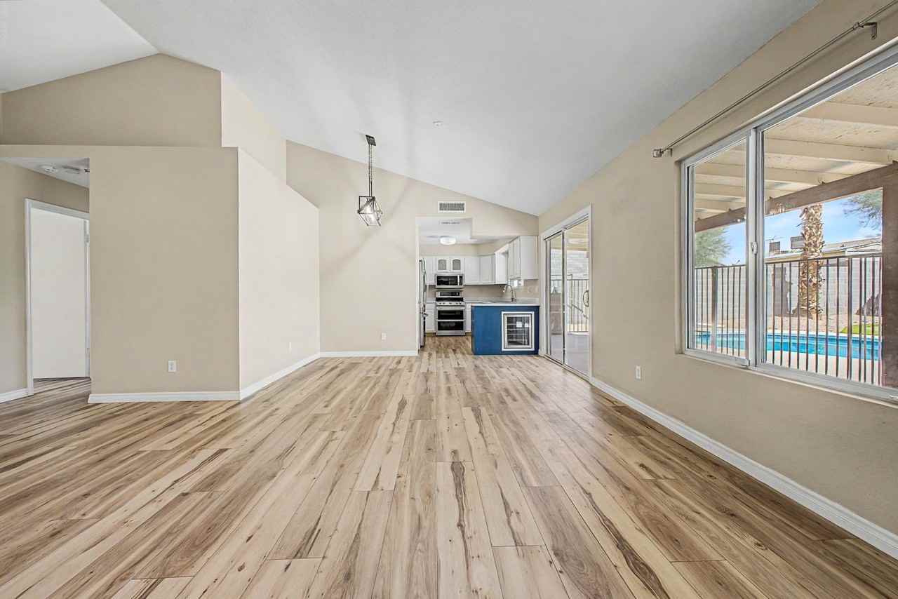 20615 N 4th Ave - Photo 3 of 32
