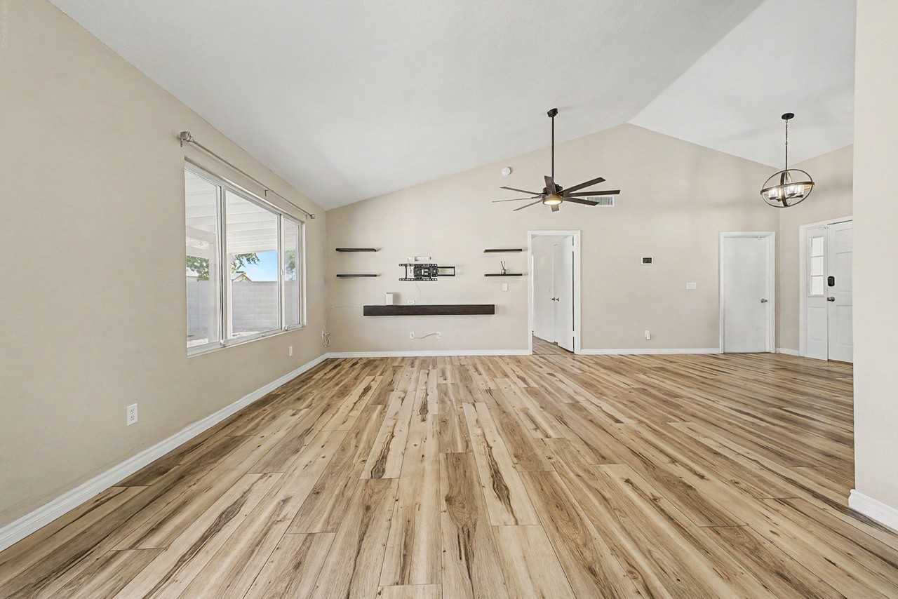 20615 N 4th Ave - Photo 4 of 32