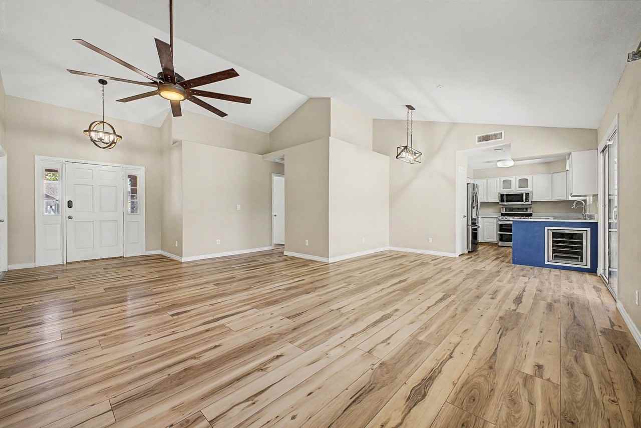 20615 N 4th Ave - Photo 6 of 32