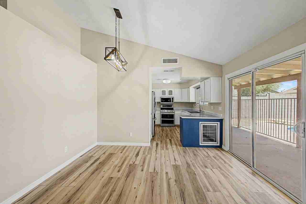 20615 N 4th Ave - Photo 7 of 32