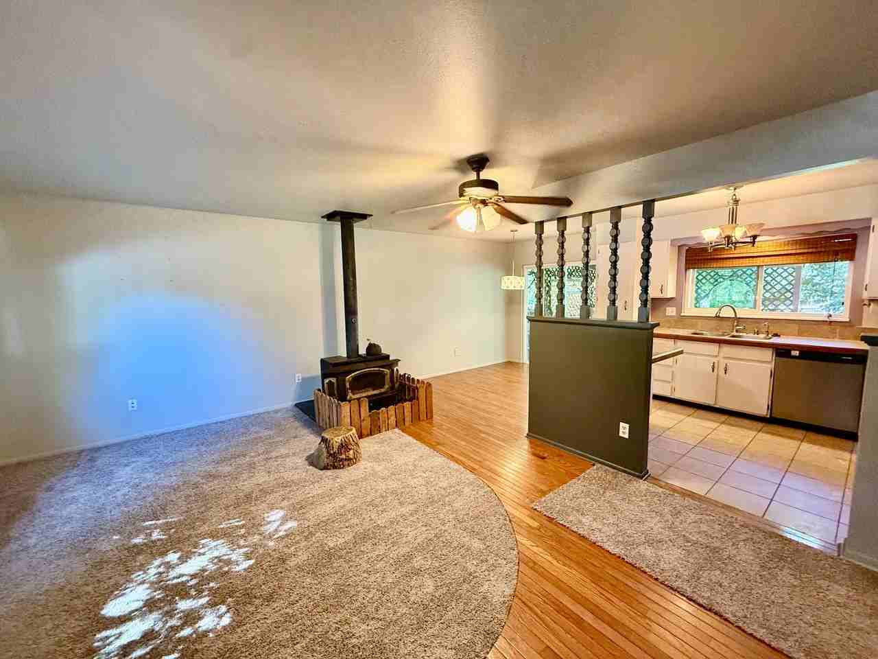 2136 Springfield Ct - Photo 4 of 25