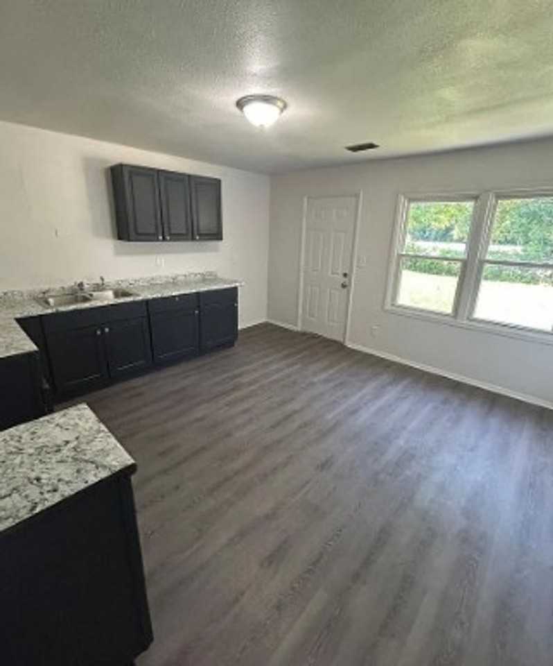 40 Saint Gregory Dr - Photo 3 of 9