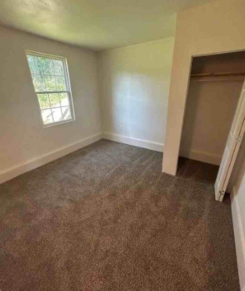40 Saint Gregory Dr - Photo 4 of 9
