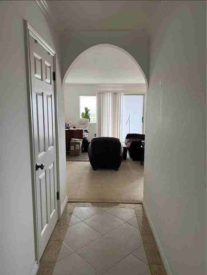 1311 S Grand Ave #16 - Photo 3 of 12