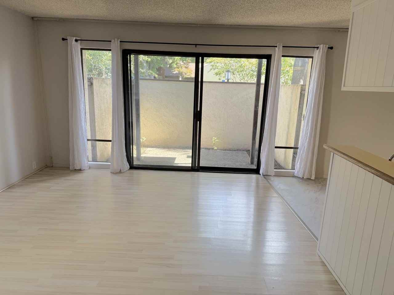 555 Vallombrosa Ave - Photo 7 of 8