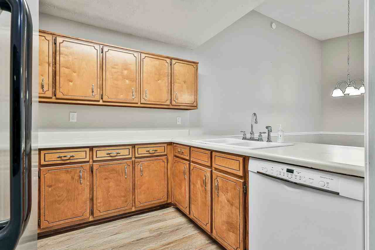 120 Courtyard Ln - Photo 6 of 13