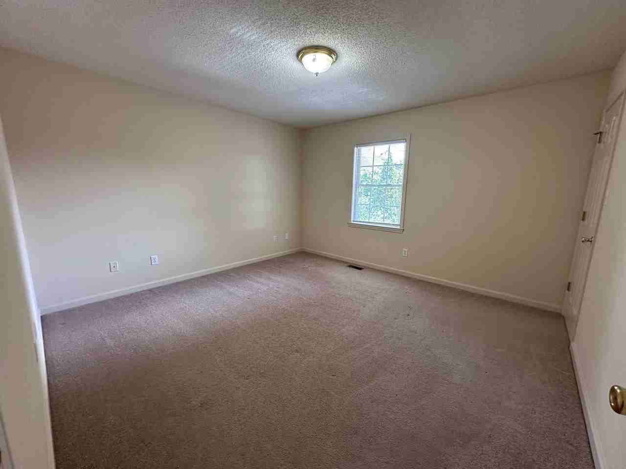 215 3rd St Nw - Photo 4 of 19