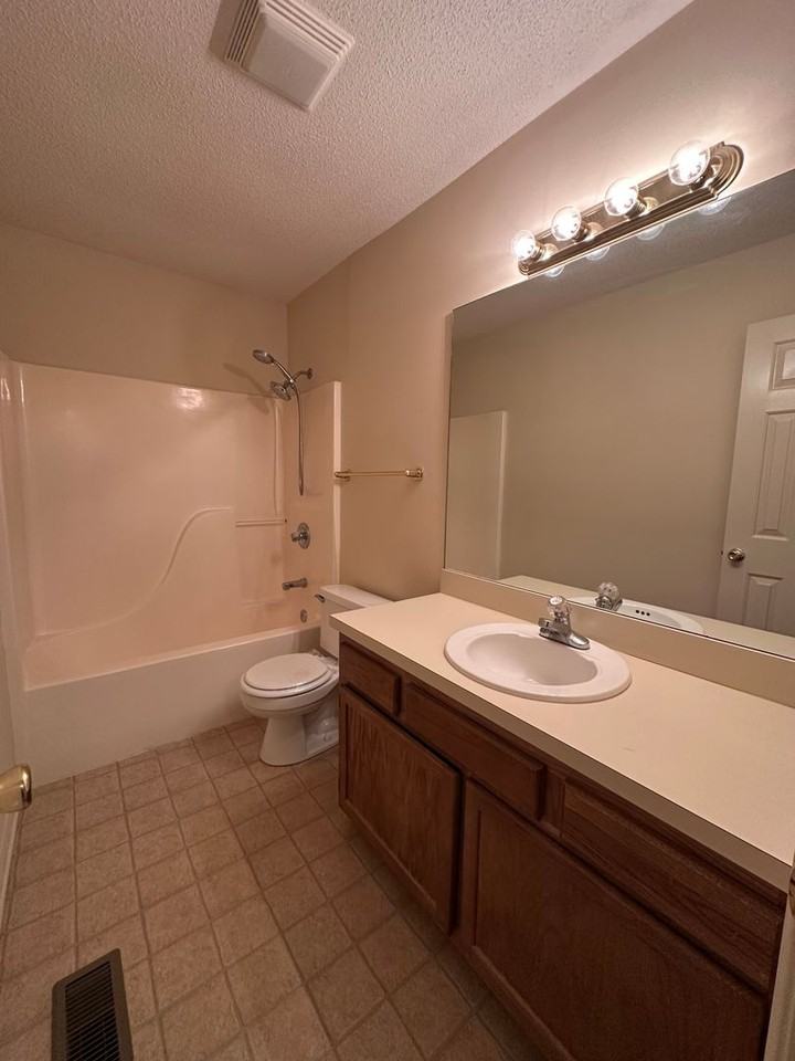 215 3rd St Nw - Photo 5 of 19
