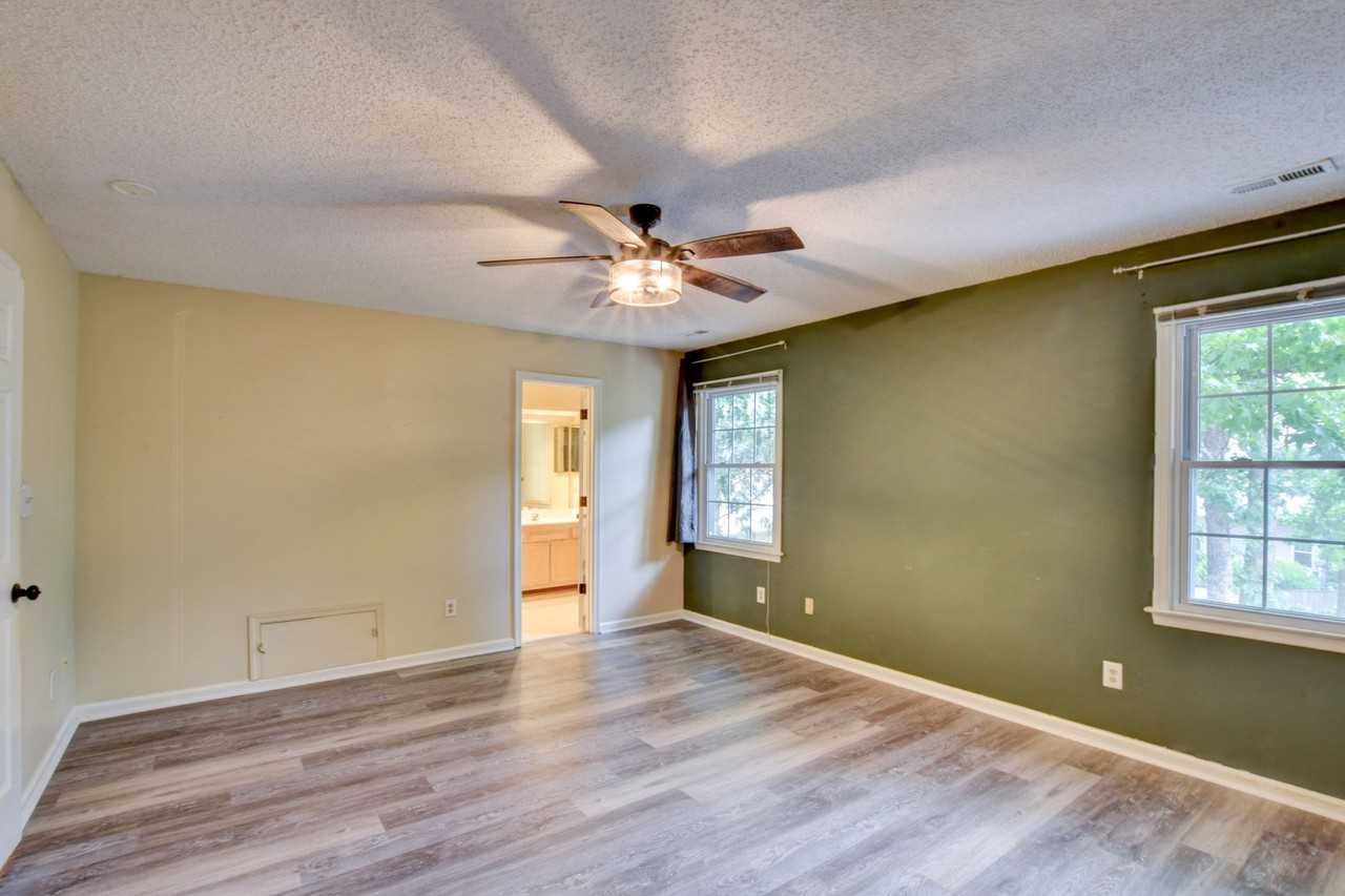 922 Willow Pt - Photo 3 of 33