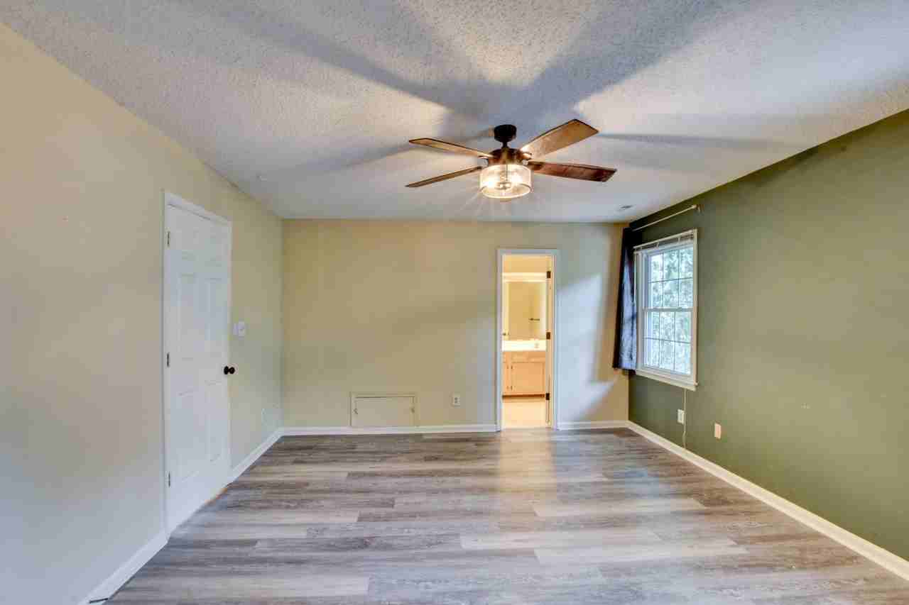 922 Willow Pt - Photo 4 of 33
