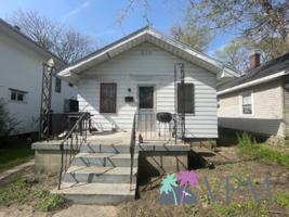 featured image of 1213 E Fox St #1