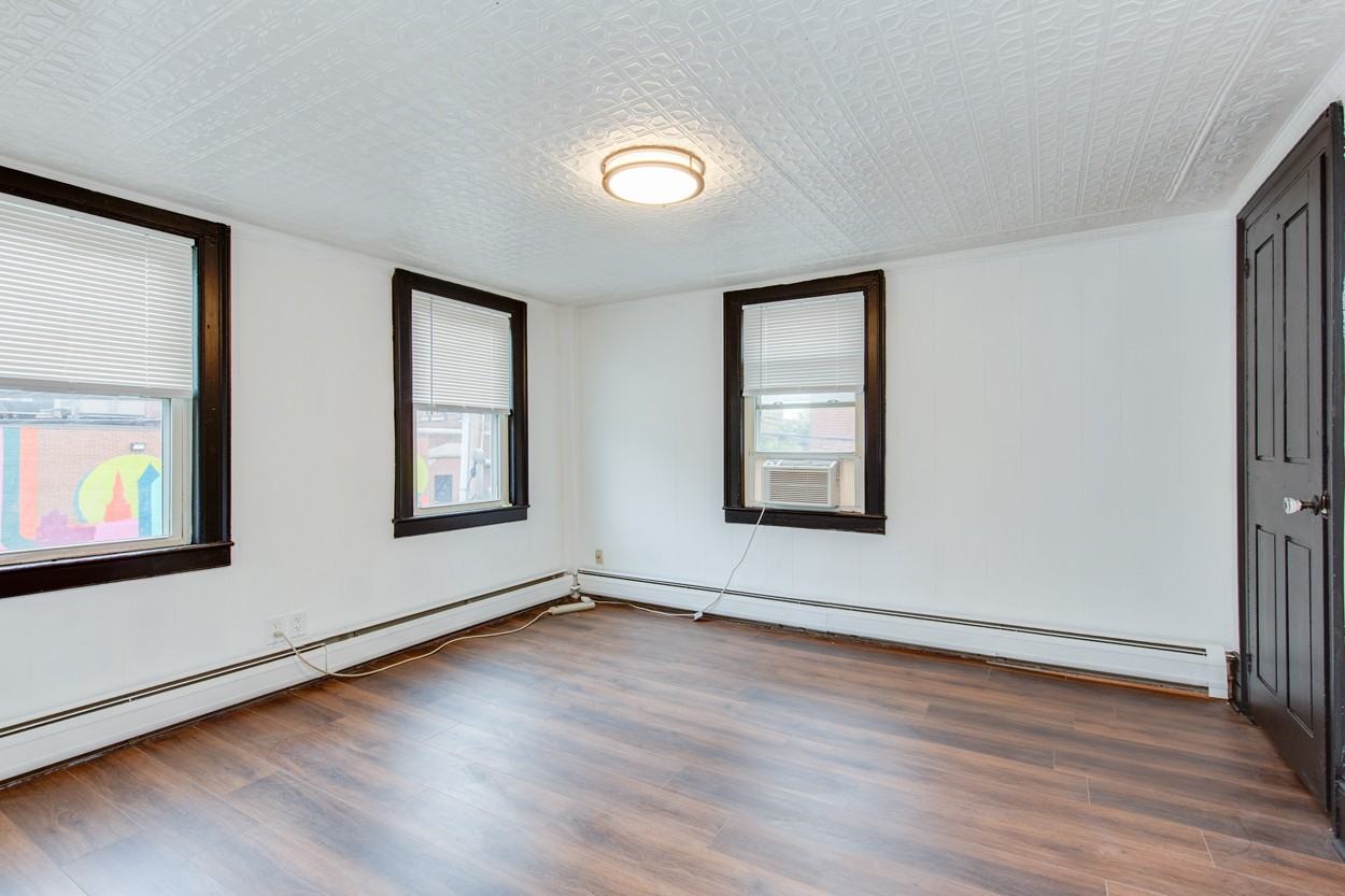 79 Court St #3 - Photo 4 of 8