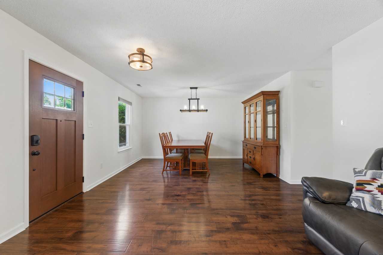 103 Crimson Ct #1 - Photo 6 of 39