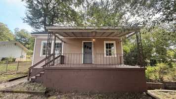 featured image of 909 Exeter Ave #1