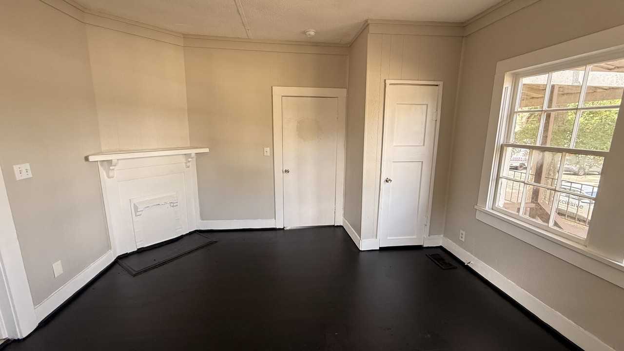 909 Exeter Ave #1 - Photo 2 of 6