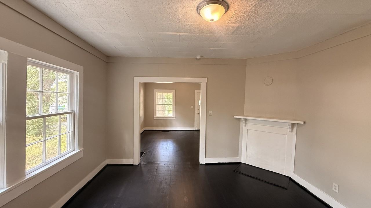 909 Exeter Ave #1 - Photo 5 of 6