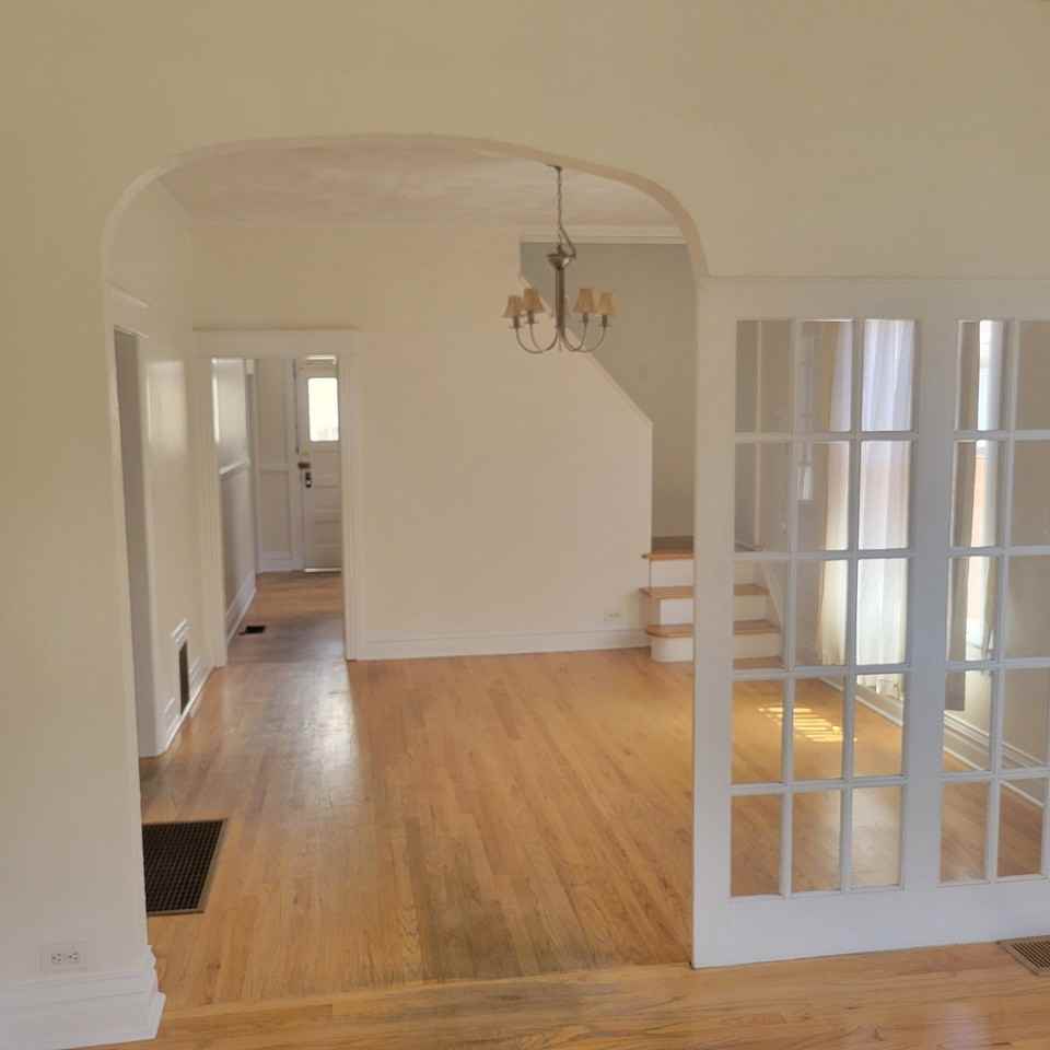 1060 S Emerson St - Photo 3 of 10