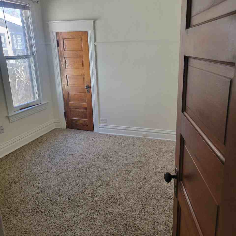 1060 S Emerson St - Photo 5 of 10