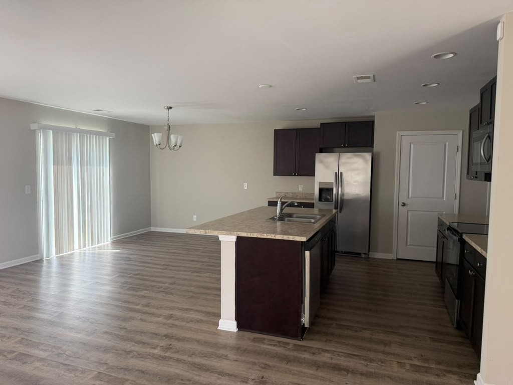 248 Bender St #1 - Photo 4 of 13