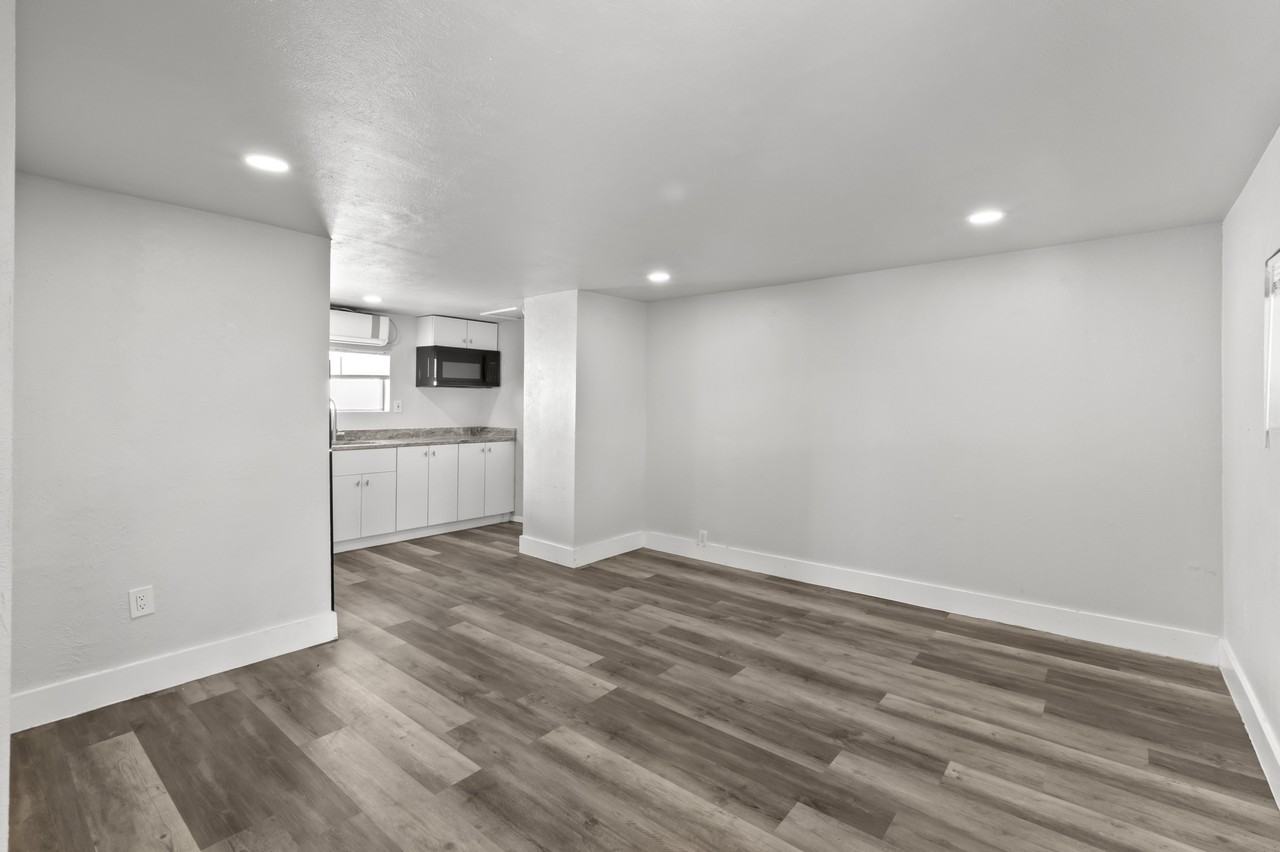 618 Sudderth Dr #B - Photo 3 of 16