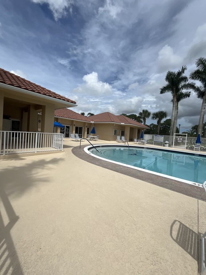 1641 Sw Harbour Isles Cir #1 - Photo 4 of 8