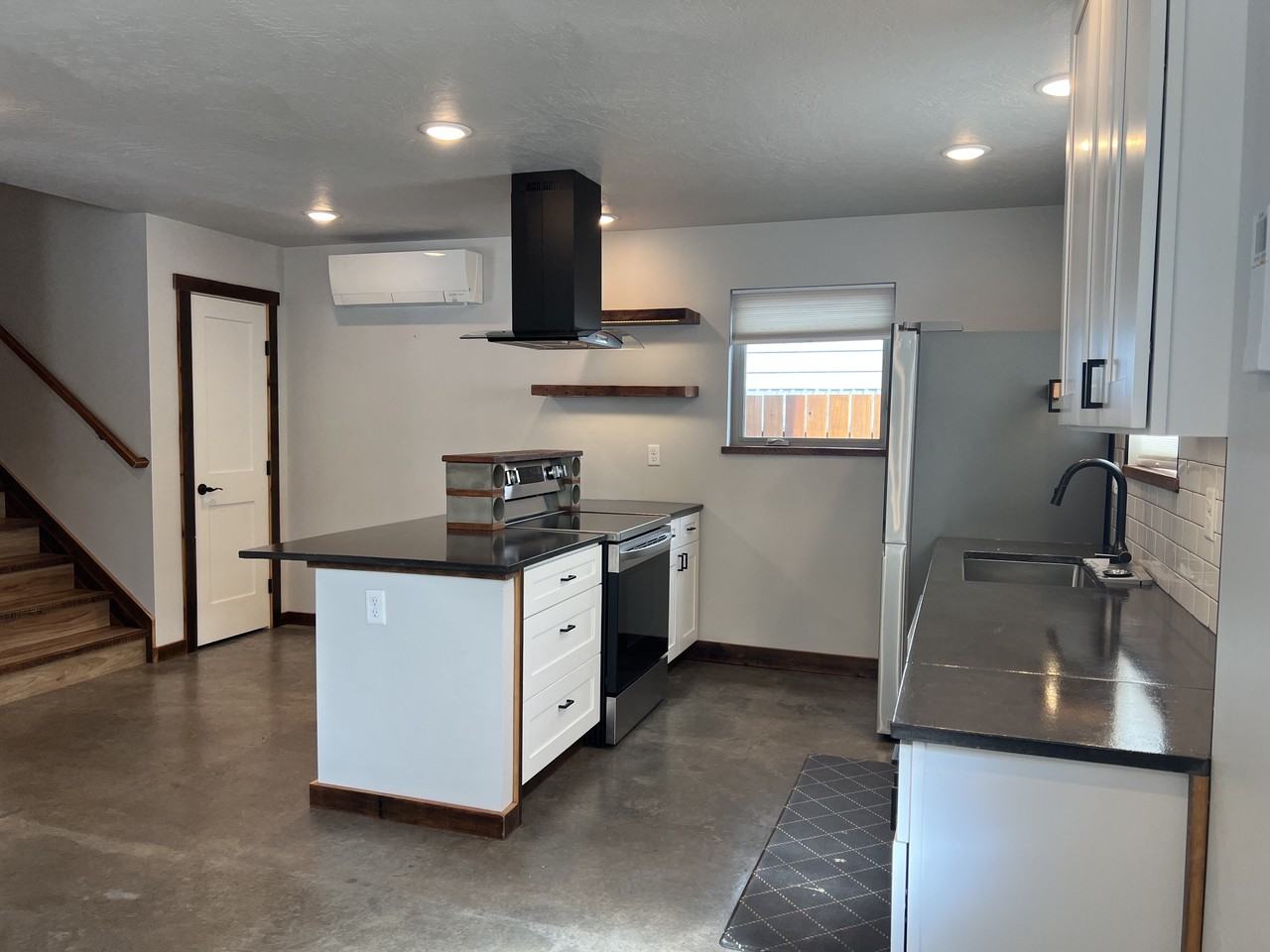 877 S Grant St #1 - Photo 5 of 27