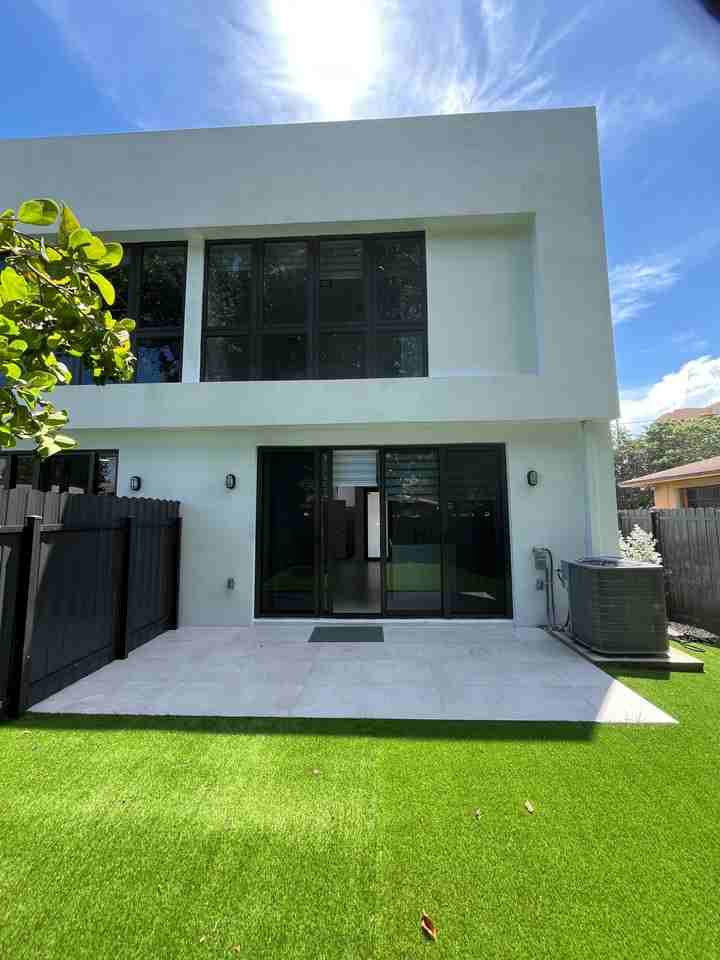 921 Nw 55th St #1 - Photo 3 of 16
