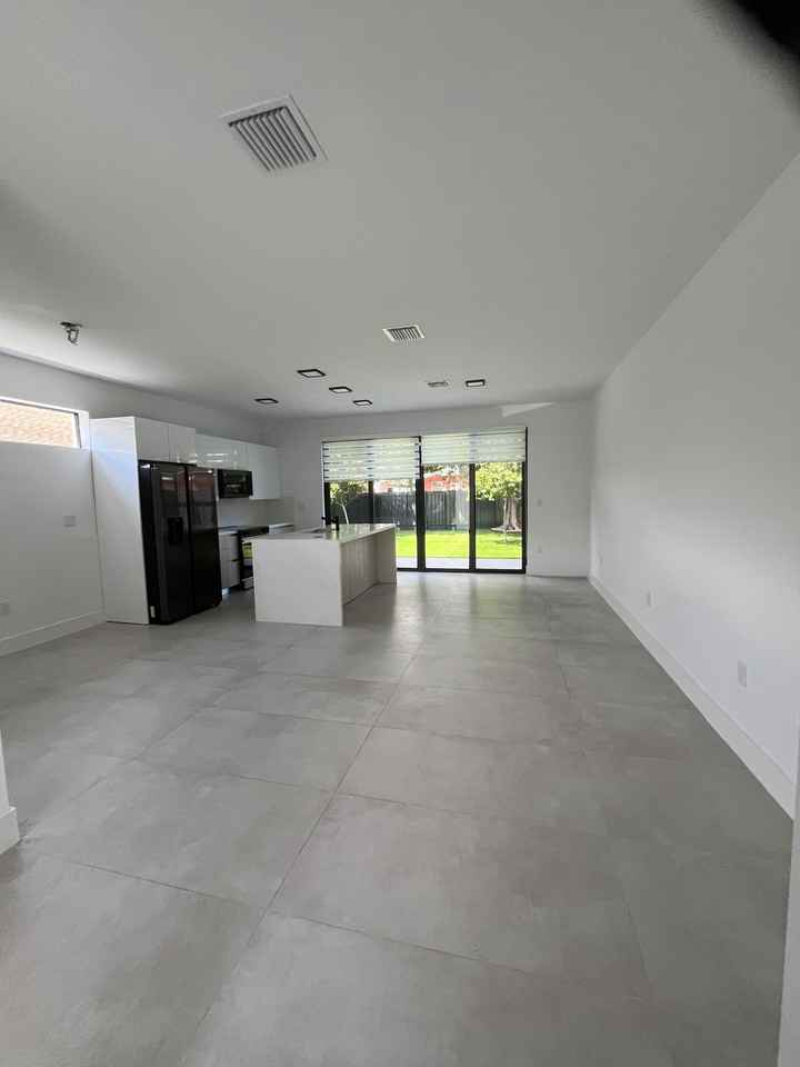 921 Nw 55th St #1 - Photo 6 of 16