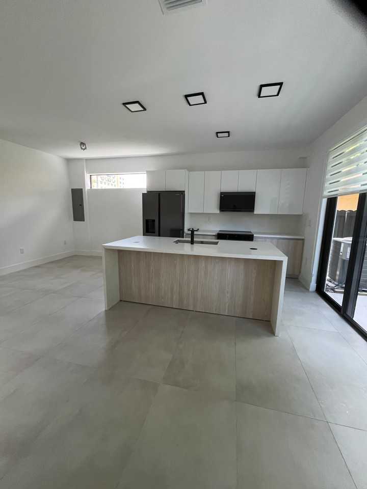 921 Nw 55th St #1 - Photo 7 of 16