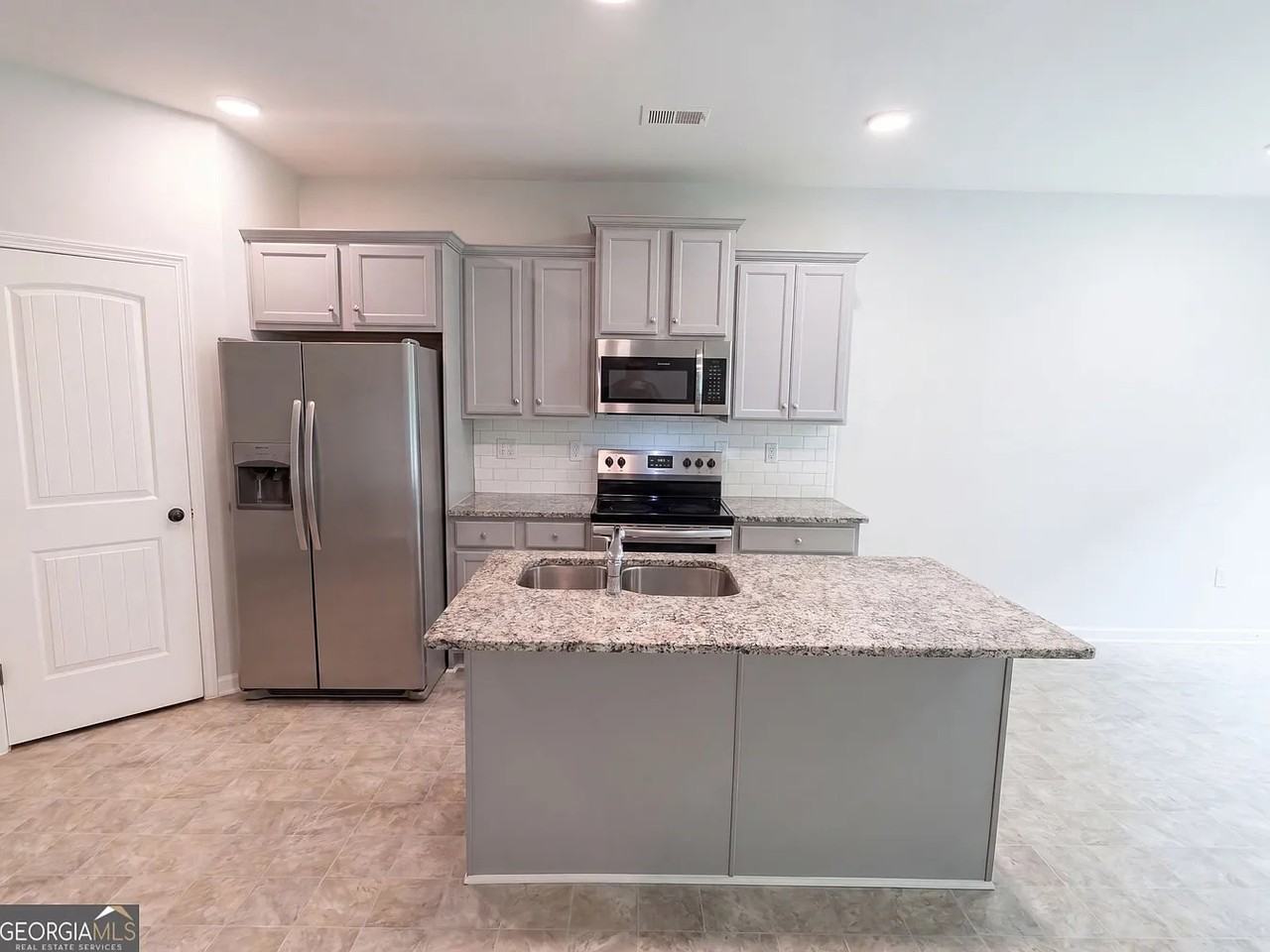 5053 Pioneer Parkway - Photo 2 of 14