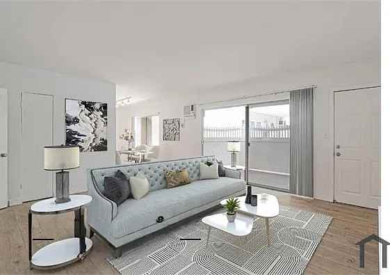1327 N Laurel Ave - Photo 2 of 7