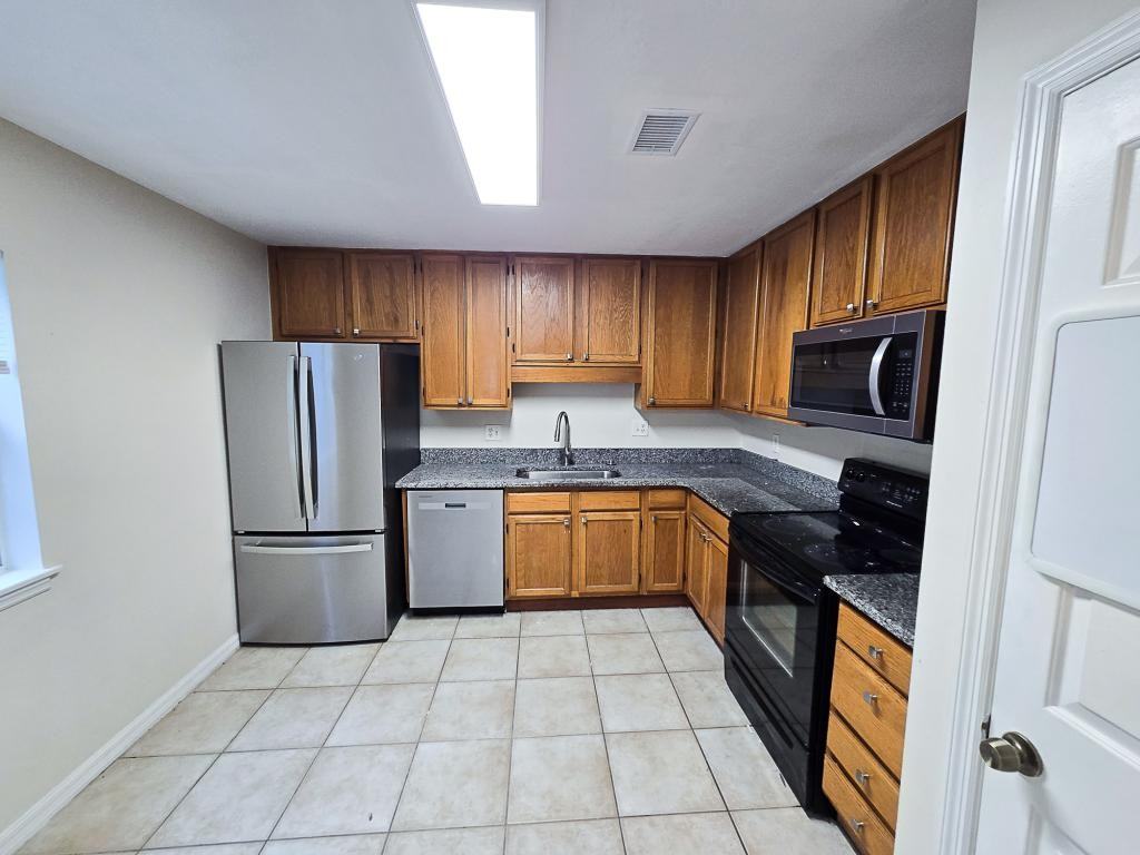 8105 Olympia Ct - Photo 3 of 27
