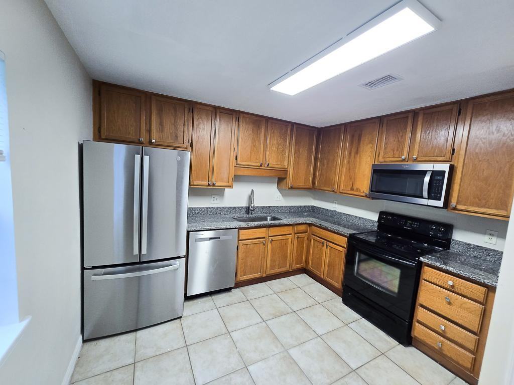 8105 Olympia Ct - Photo 4 of 27