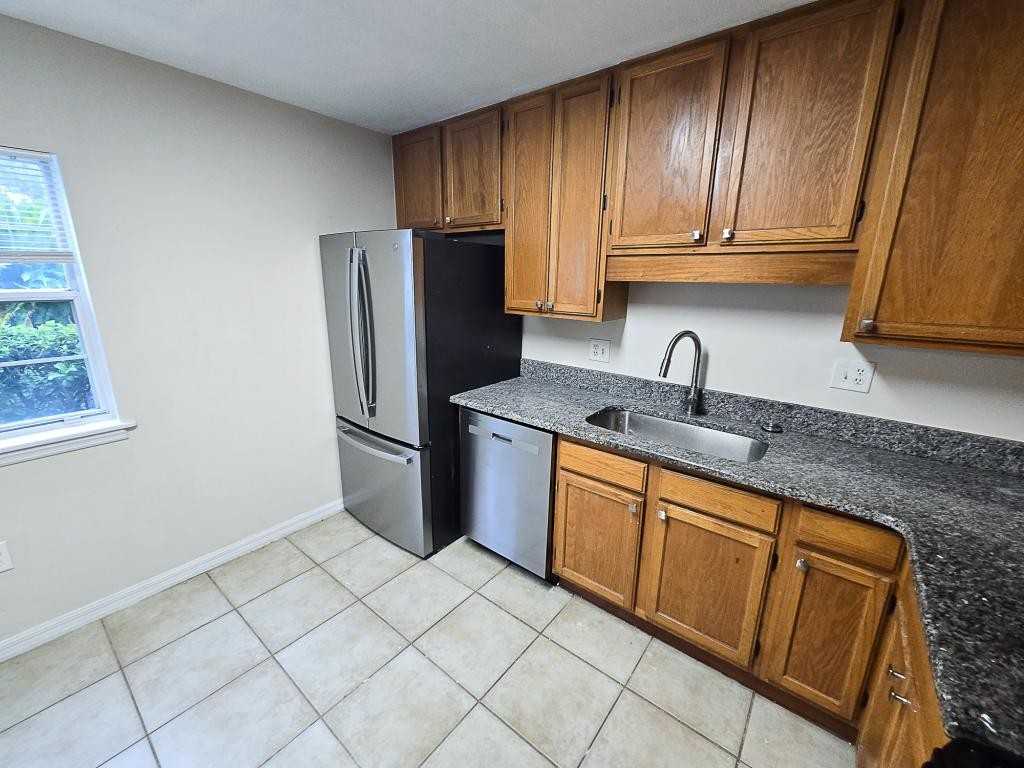 8105 Olympia Ct - Photo 5 of 27