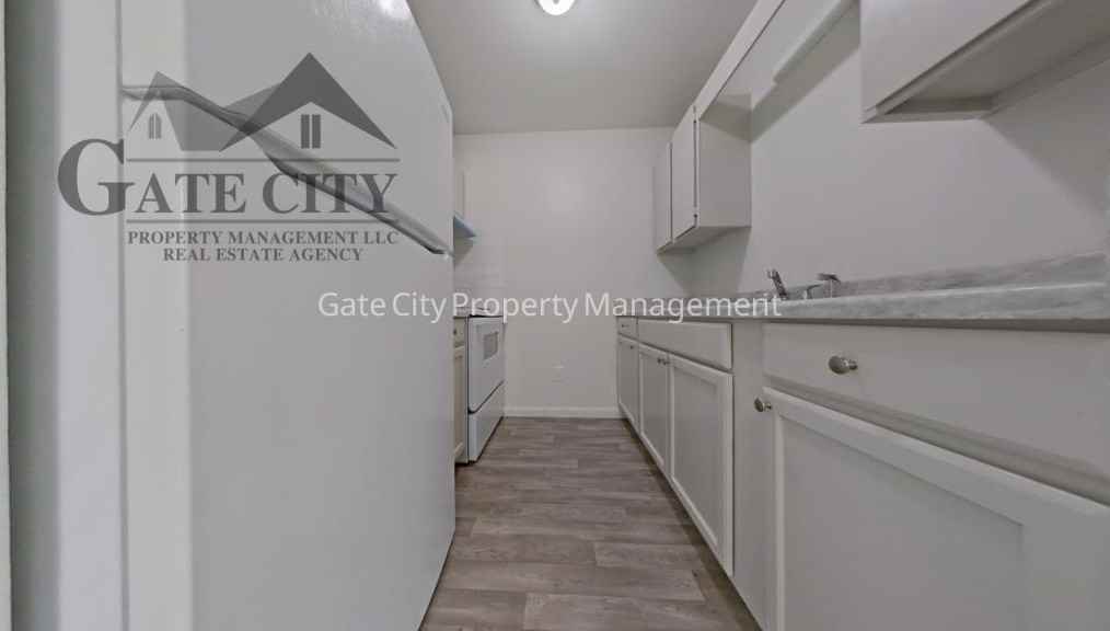 427 S Main St - Photo 2 of 13