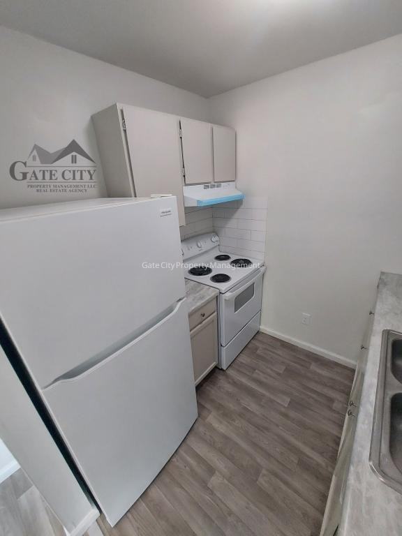 427 S Main St - Photo 3 of 13