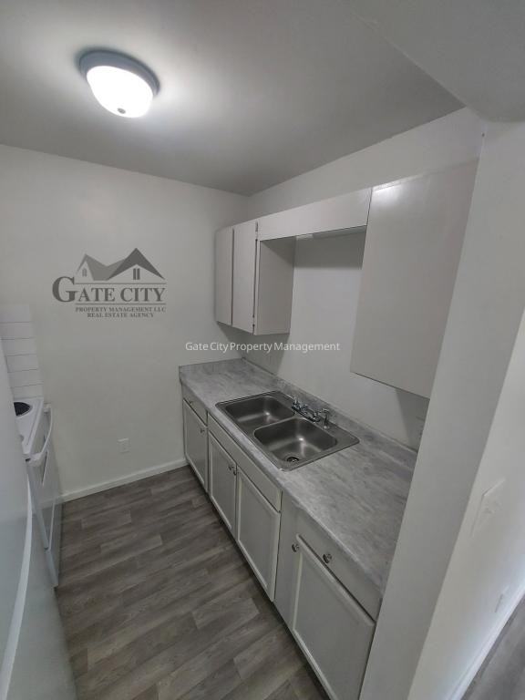 427 S Main St - Photo 4 of 13