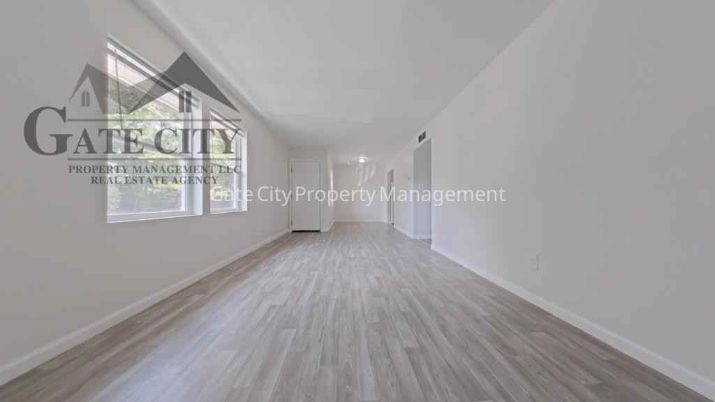 427 S Main St - Photo 7 of 13