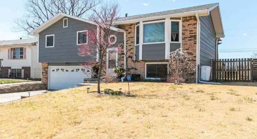 1512 Knollcrest Dr - Photo 2 of 11