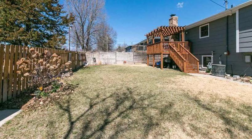 1512 Knollcrest Dr - Photo 3 of 11