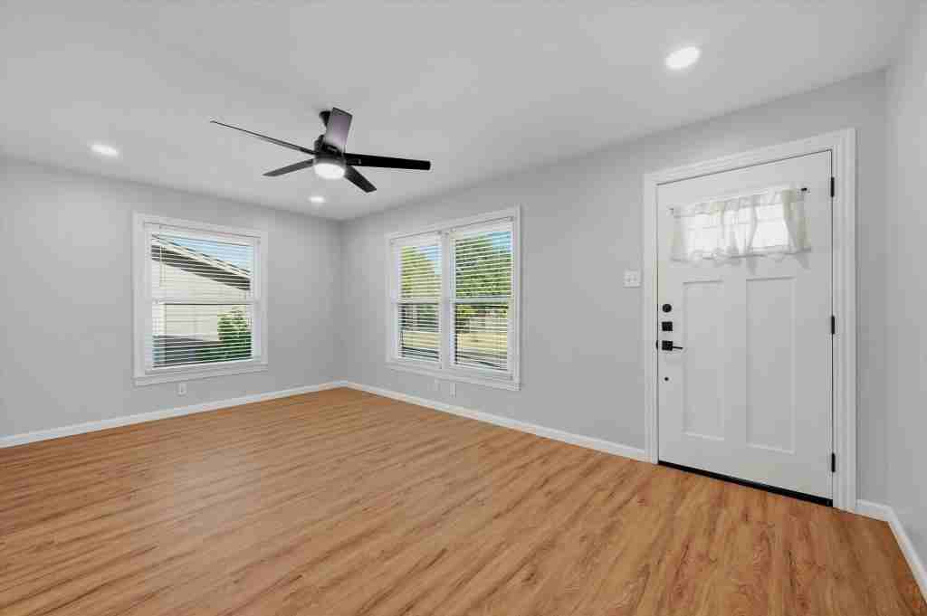 1412 E King St - Photo 4 of 21