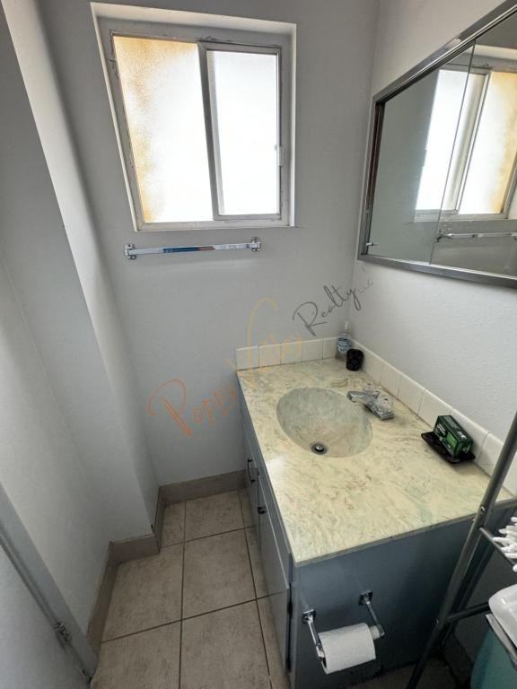 519 Hall St Unit 2 - Photo 3 of 7