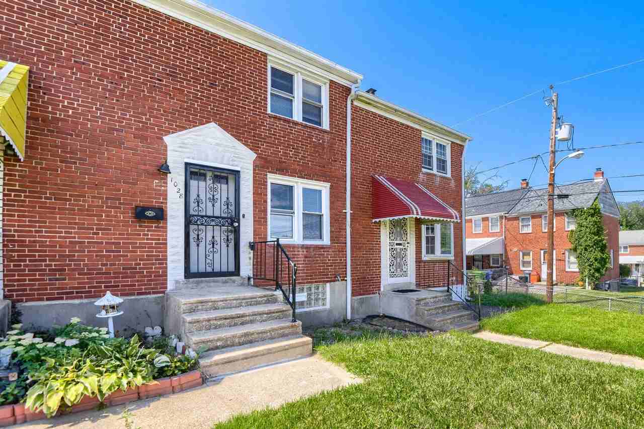 1028 Tunbridge Rd - Photo 2 of 11
