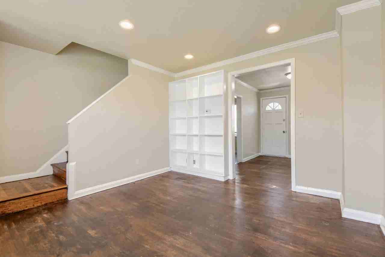 1028 Tunbridge Rd - Photo 6 of 11